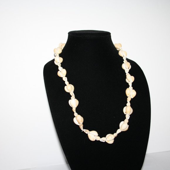 Vintage shell beach necklace 36" - Picture 2 of 3